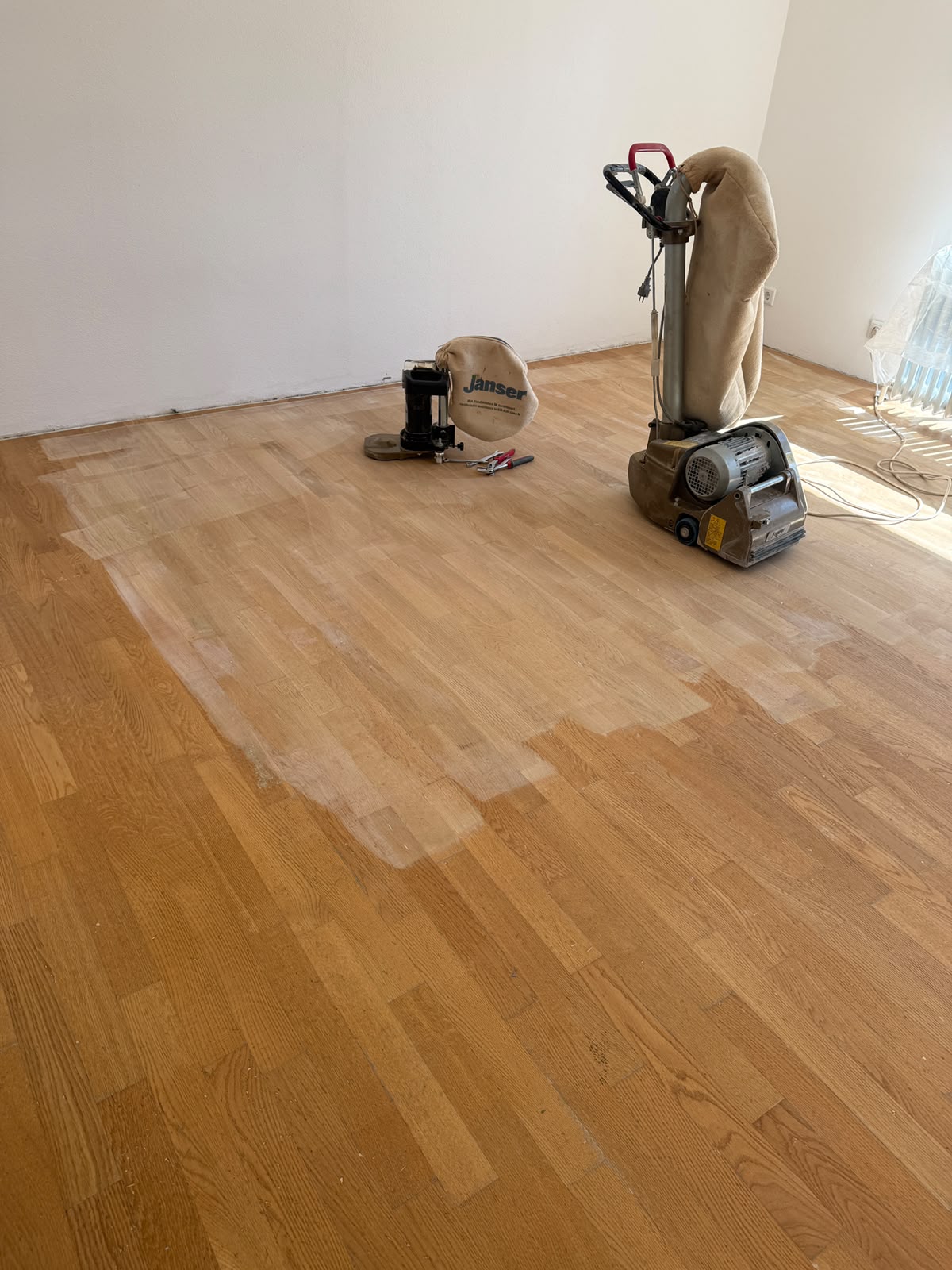 Fläche vor der professionellen Reinigung